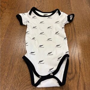New Zealand All Blacks Rugby Onesie Size 6-12 Months